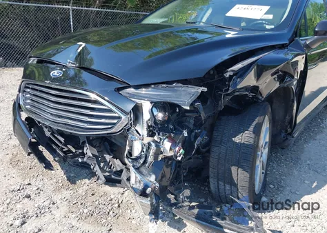 2017 Ford Fusion Hybrid Se z USA, uszkodzony, nr VIN 3FA6P0LU5HR344879